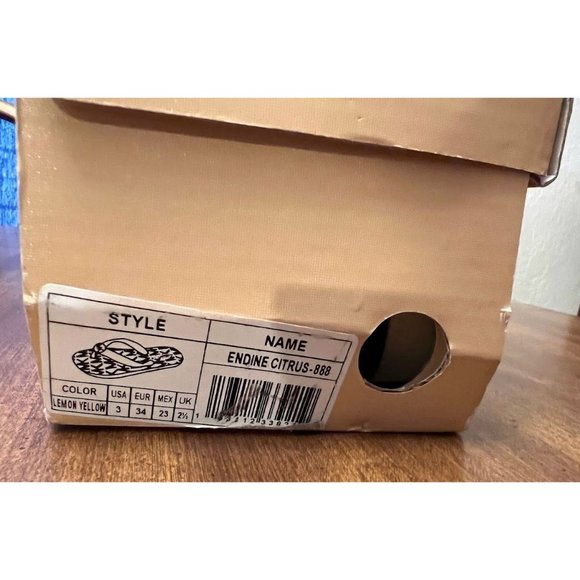 Michael Kors Girls' Endine Citrus Flip Flop Sandals - Picture 11 of 12